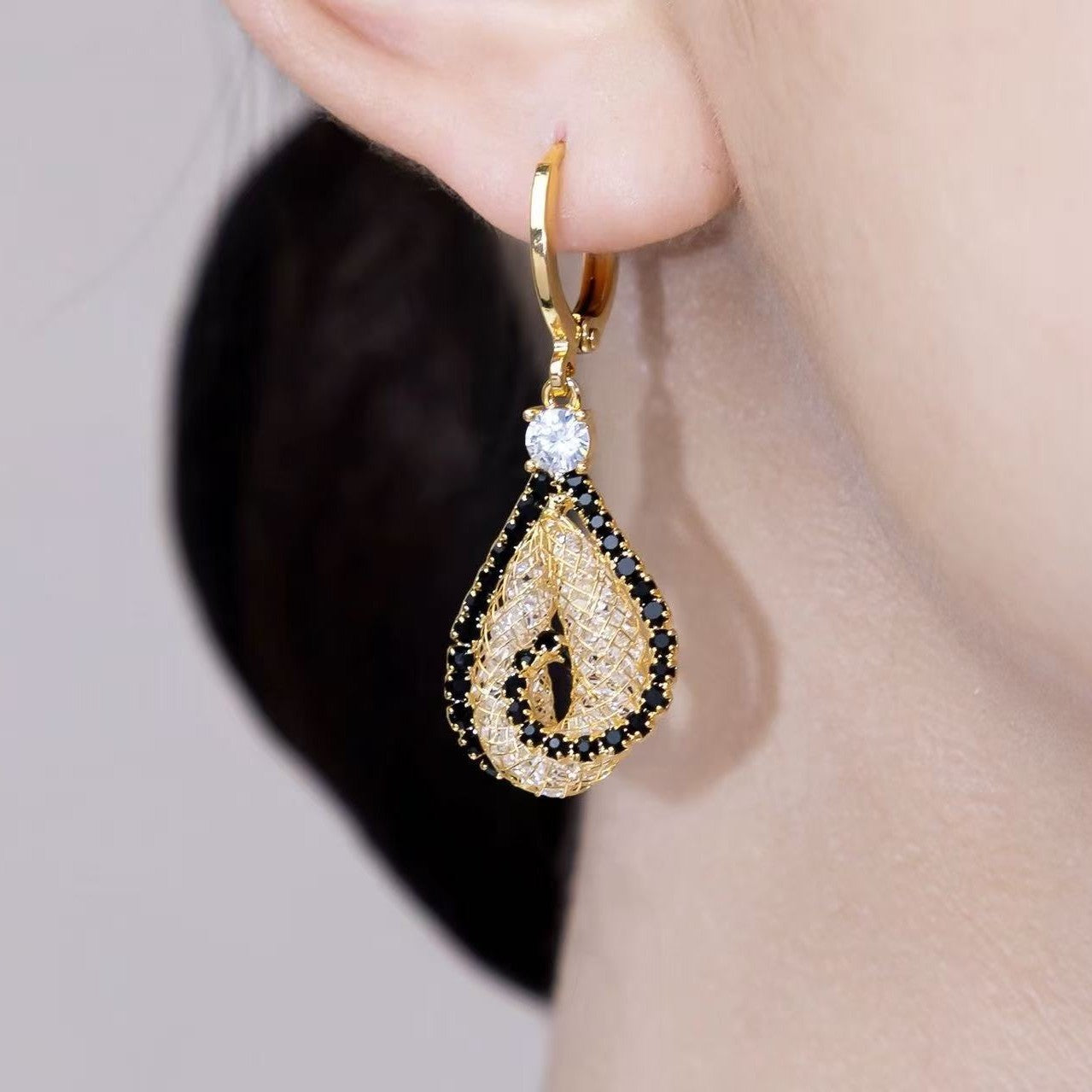 Vásárolj egyet, kapsz egyet ingyen🌟Stílusos, új, cirkónium kristállyal díszített, könnycsepp alakú fülbevaló