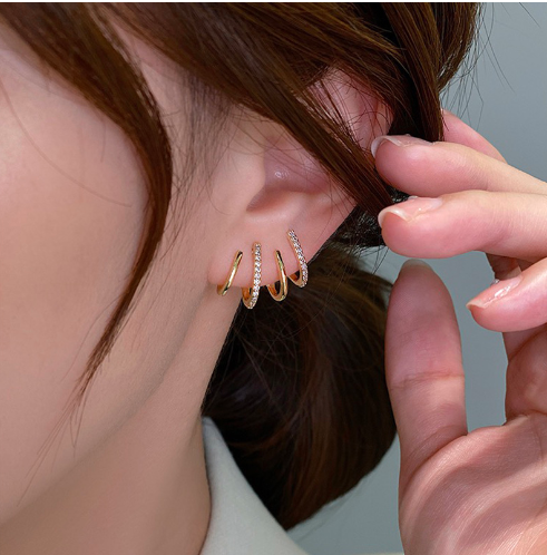 Korlátozott ideig érvényes 49% kedvezmény🌟【Vásárolj egyet, kapsz egyet ingyen】Csillogó cirkónium karmos fülbevalók, elegáns és egyszerű stílus