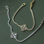 ✨【Vásároljon 1-et, kap 1-et ingyen】Szuper csillogó, üreges négylevelű lóhere karkötő, luxus és különleges, teljesen kövekkel díszített finom karkötő.